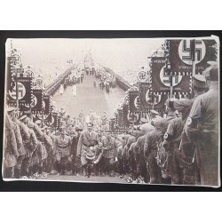 ADOLF HITLER V